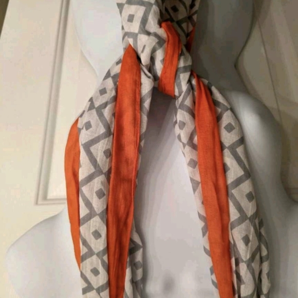 2 Chic grey & orange lightweight scarf - Picture 5 of 5